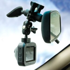 Cámara para autos Wifi Dash Cam Pro instalada en espejo retrovisor